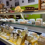 Comfortable 2 Bedroom In Apartment